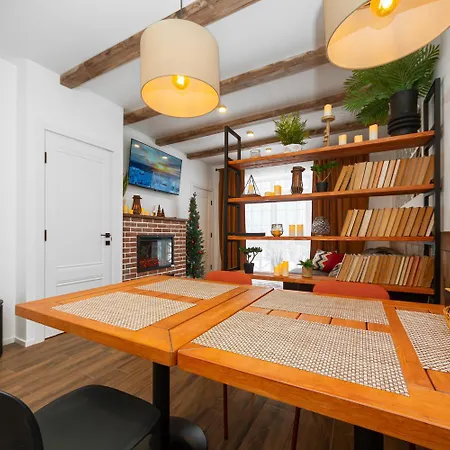 Chalet Freeman-2a 4місний з кухнею, терасою, грилем - на увесь перший поверх котеджу *